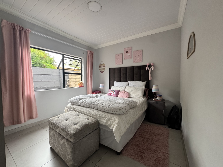 To Let 2 Bedroom Property for Rent in Flamwood North West